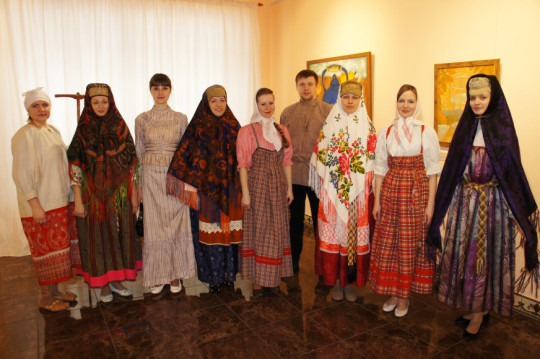 Русские костюмы из коллекции женской и мужской одежды Кирилло-Белозерского музея-заповедника представили в Народном доме